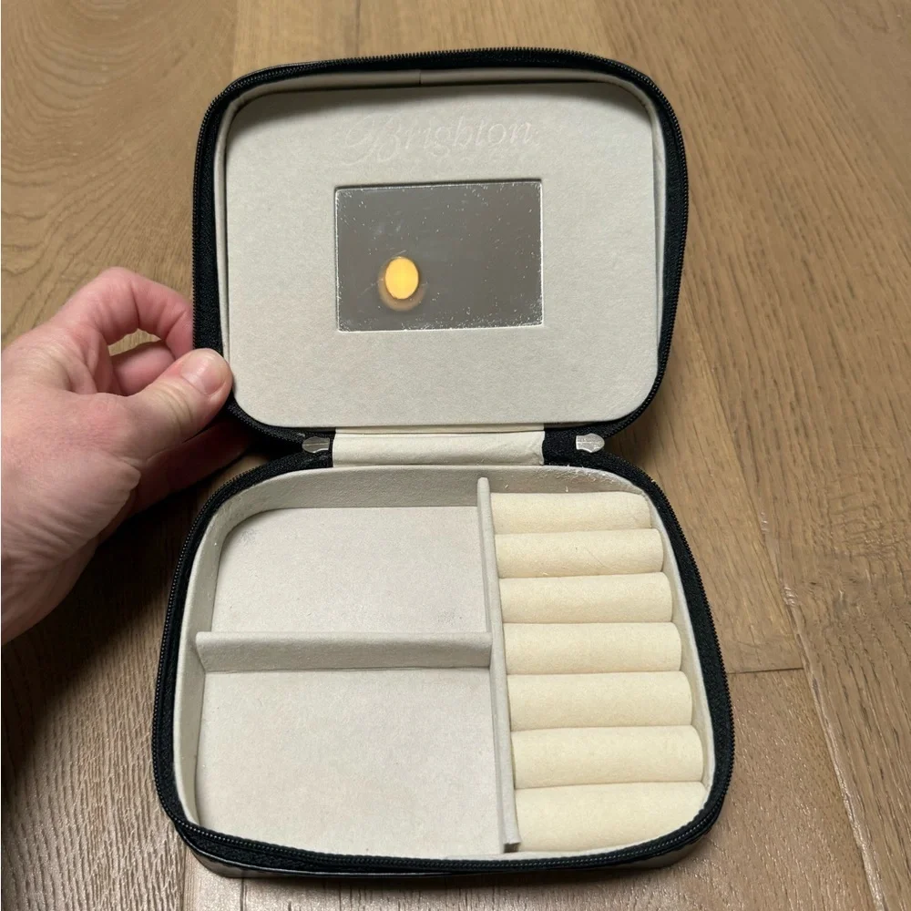 Vintage Brighton Christmas jewelry case with ‘Dear Santa, I’ve been good(ish)’ - Picture 2 of 11